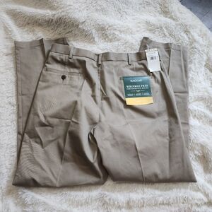 Haggar classic fit performance khaki pants size 36 x 32 brand new with tags